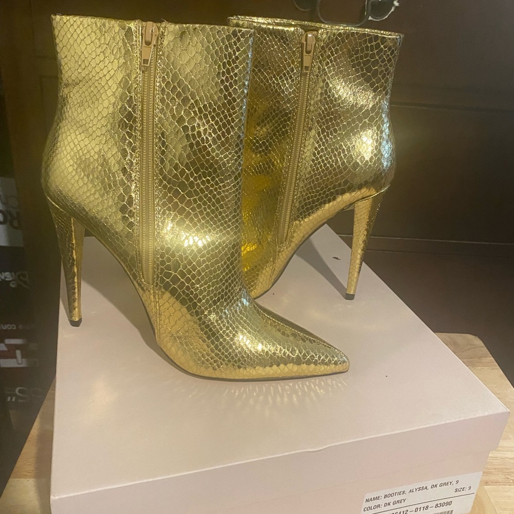 Flashy Gold Ankle Boot Size 9